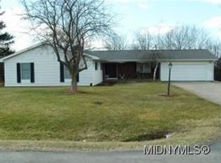 13 Upper Woods Rd, New Hartford, NY 13413