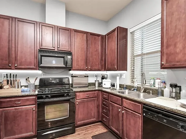 4422 Center St — Photo 7