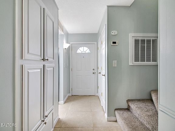 2nd image of 10 Wilshire Heights Dr