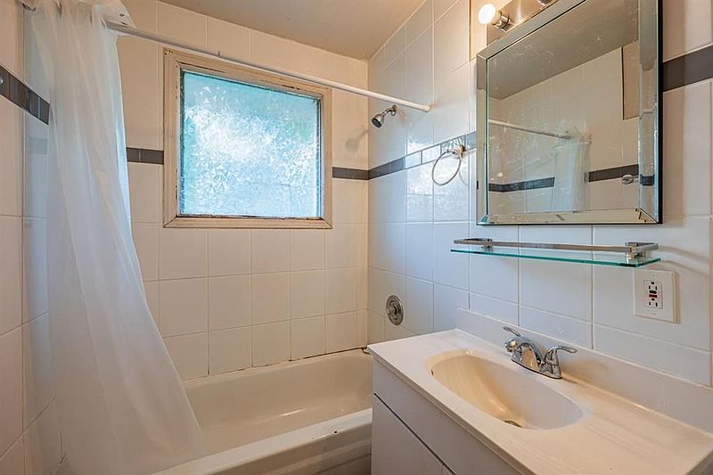 Winnipeg Apartment for rent - 3 Bedrooms — photo 11