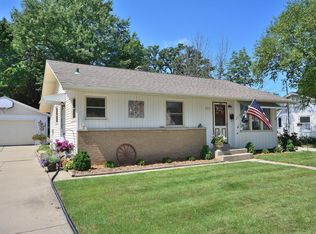 2963 S 103rd St, West Allis, WI 53227