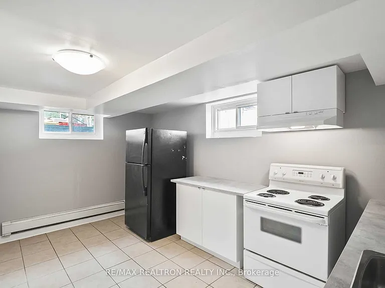 68 John St #LOWER — Photo 4