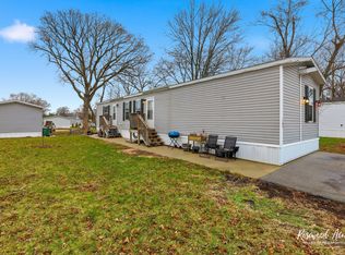 105 Lantern Dr, Gardner, IL 60424