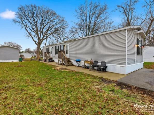 105 Lantern Dr, Gardner, IL 60424