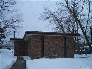 2nd image of 1085 Main St