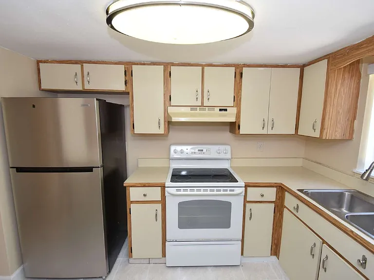 15 Florida Park Dr N #6 — Photo 6