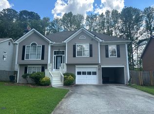 3054 Shady Woods Cir, Lawrenceville, GA 30044