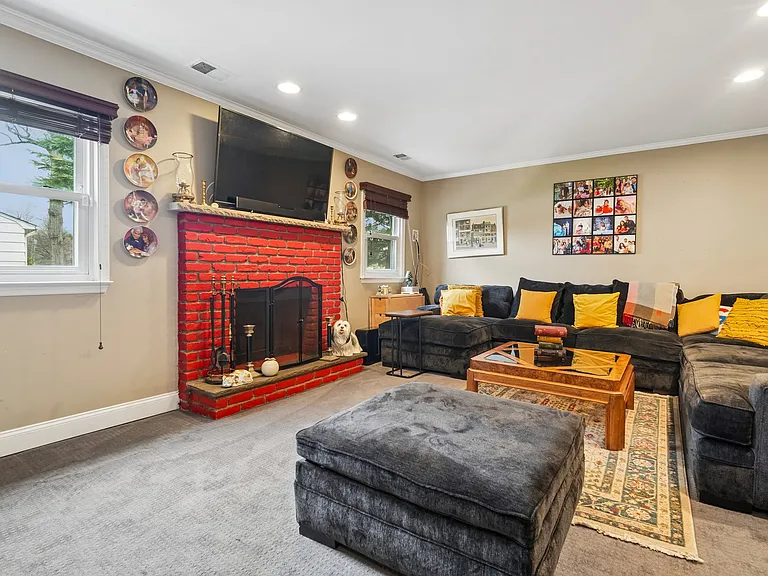 106 N Ashby Ave — Photo 10