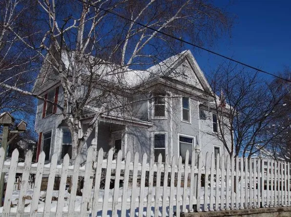 20 N High St, Markesan, WI 53946