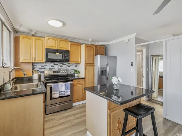 636 Nalanui St APT 404, Honolulu, HI 96817