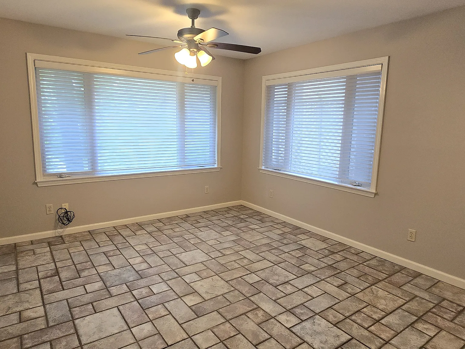 3 bed, 2100 sqft, $1,795 — Photo 2