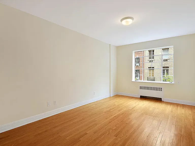 17 E 67th St #3D — Photo 3