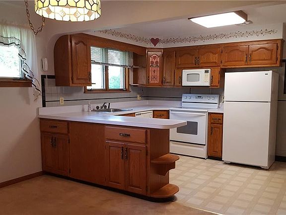5th image of 447 Walton Dr