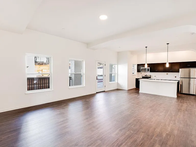 4690 Tompkins Ave — Photo 22