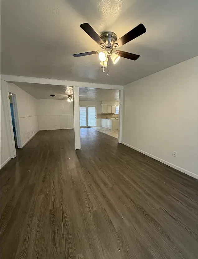 5 bed, 2500 sqft, $2,100 — Photo 3