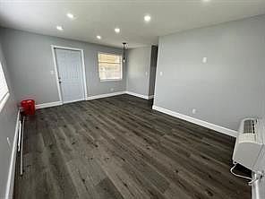 5th image of 921 NE 22nd Dr