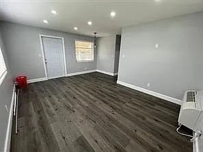921 NE 22nd Dr — Photo 5