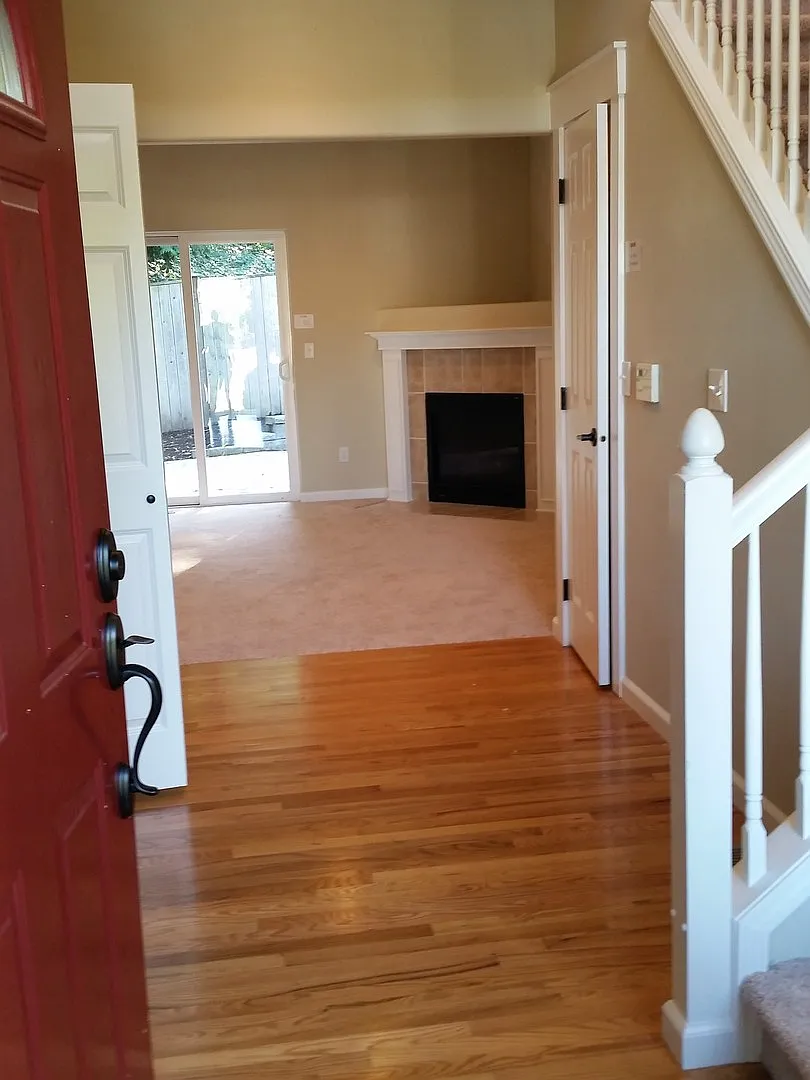 Woodinville Bothell 3 bed 2.5 bath. 2 car garage. Fenced yard — Photo 1