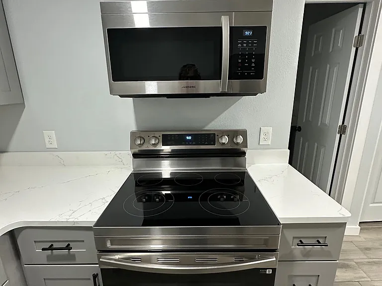 103 N Lovers Ln #A — Photo 7