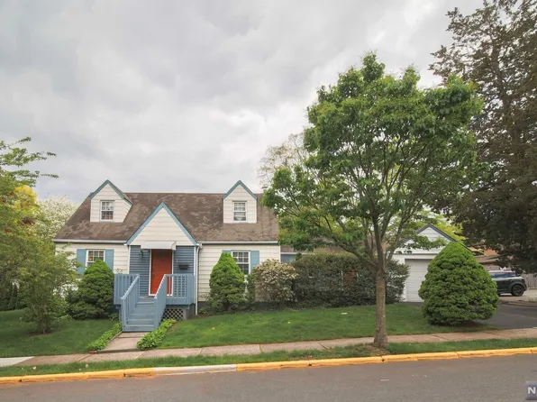 1 Berkshire St, Oradell, NJ 07649