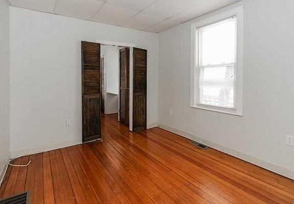 3rd image of 166 W Elm Ave #1