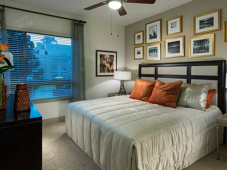 Oversized bedrooms that accommodate king size beds