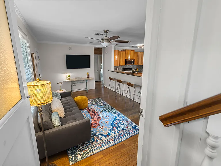 1015 Avondale Rd — Photo 3