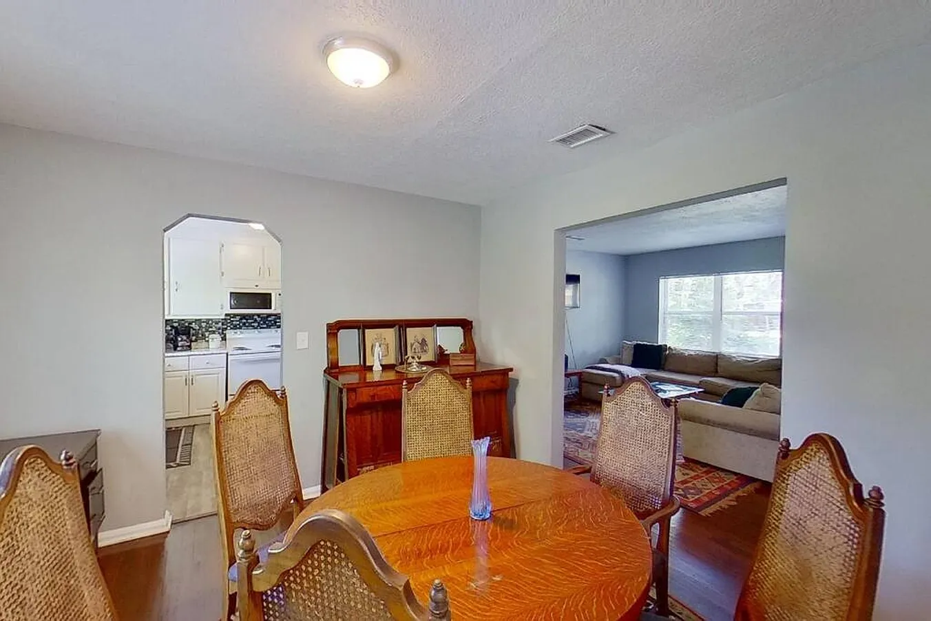 4 bed, 1608 sqft, $5,300 — Photo 3
