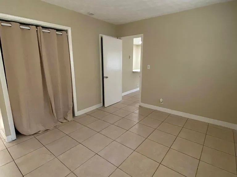 1019 NW 5th Ave #6 — Photo 5