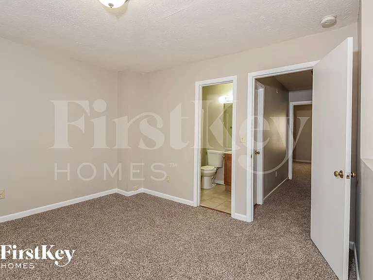 6582 Wellington Sq — Photo 13