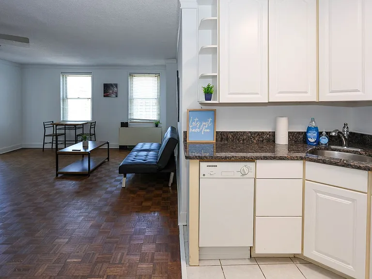 300 Peachtree St NE #23C — Photo 3