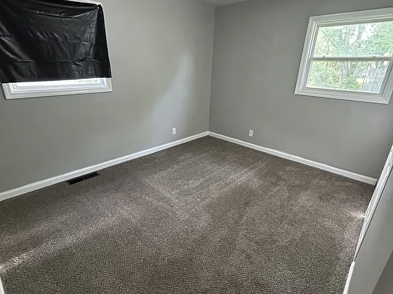 121 Saint Dorothy Dr — Photo 5