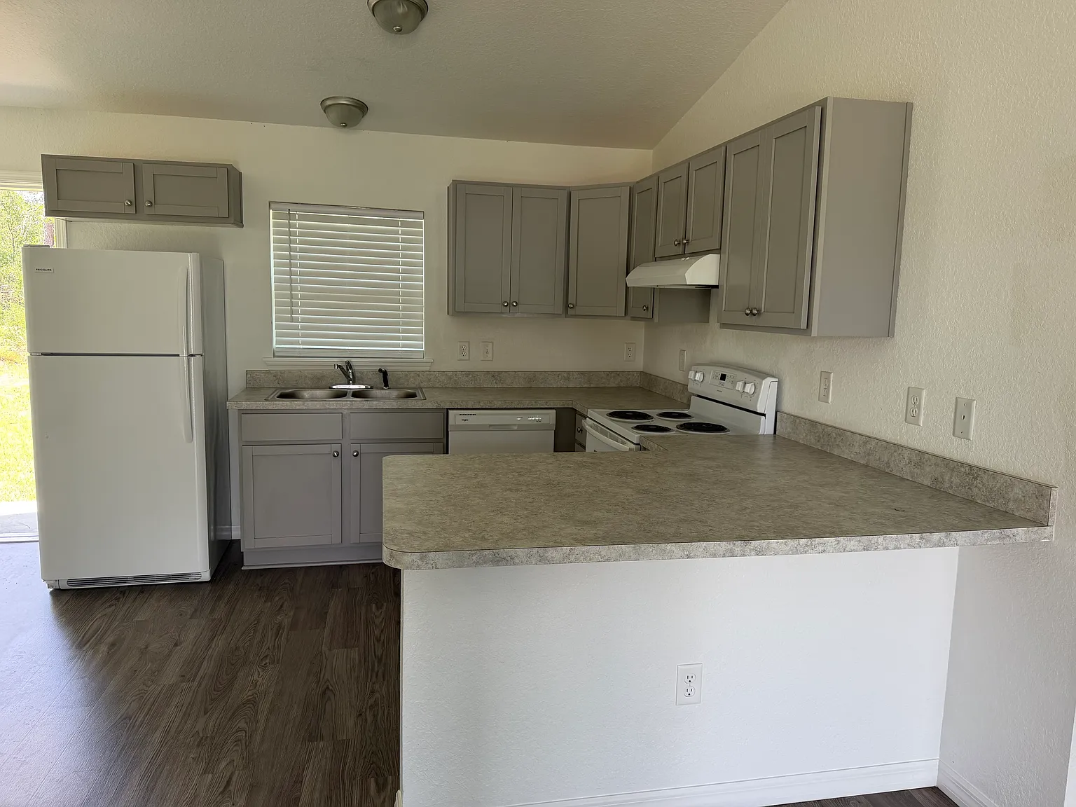 3 bed, 1290 sqft, $1,700 — Photo 3