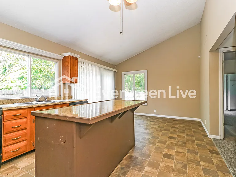 1382 Langholm Dr — Photo 7