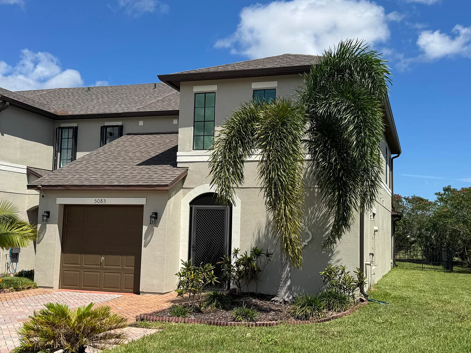 3 bed, 2.5 bath, 1811 sqft, $2,300 — Photo 2