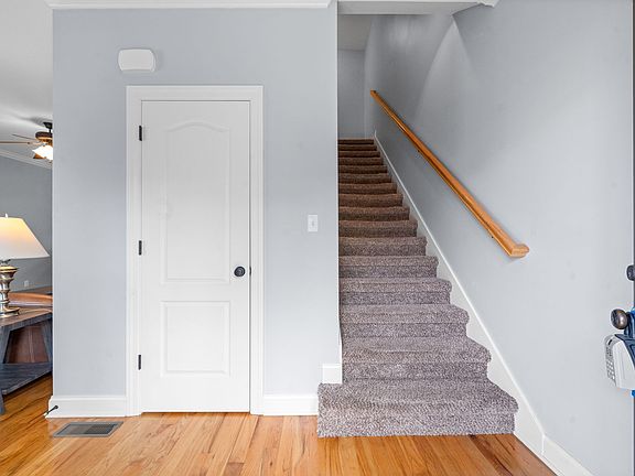 4th image of 90 Promontory Ln #B