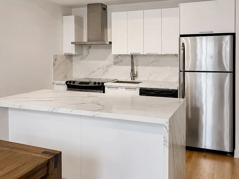 95 Bathurst St #225 — Photo 6