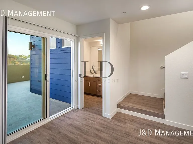 5845-5855 Riley St — Photo 27