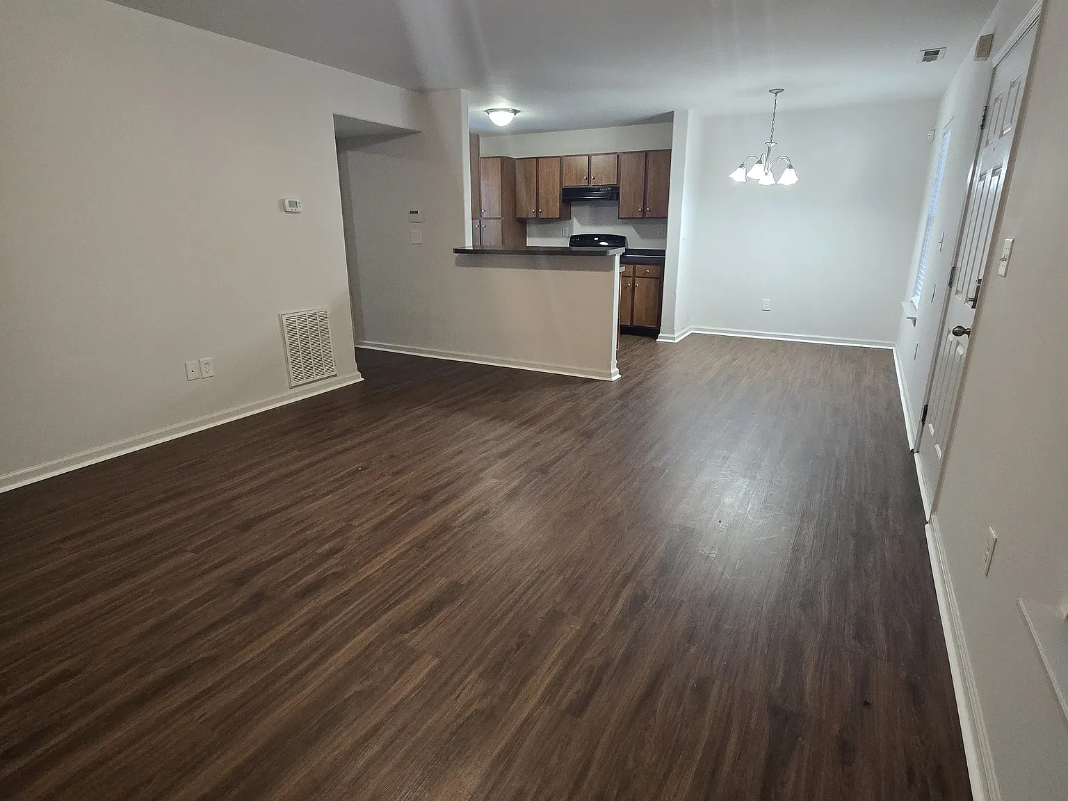 3 bed, 1202 sqft, $1,870 — Photo 2