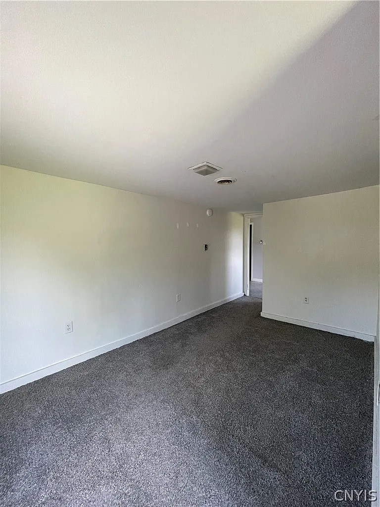 1 bed, 1.0 bath, 550 sqft, $900 — Photo 2
