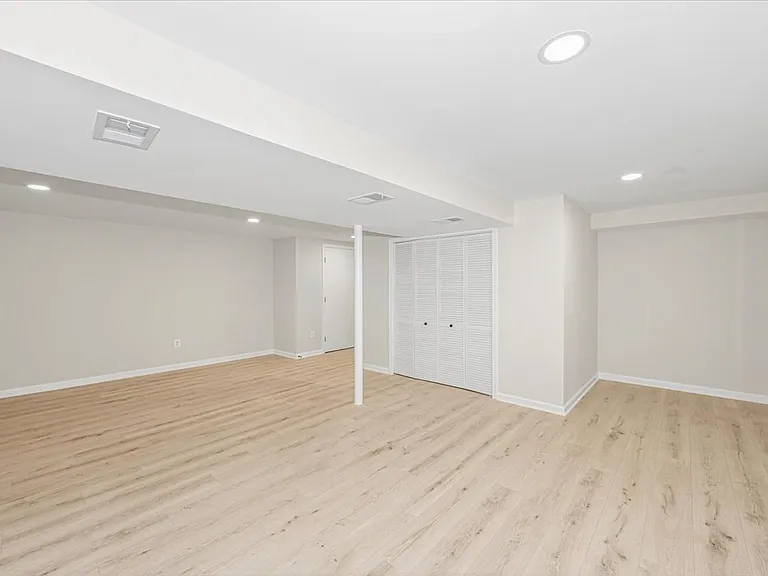 8624 Parliament Dr — Photo 33