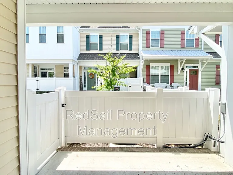 1008 Celia Ct — Photo 22