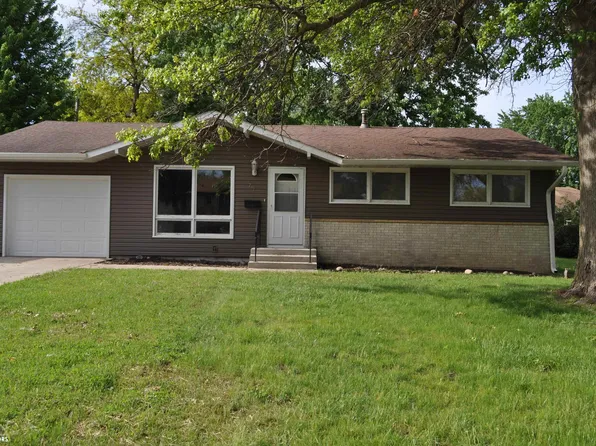 711 W 20th St, Carroll, IA 51401