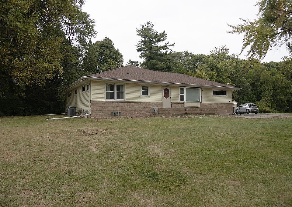 1st image of 827 W North Ln