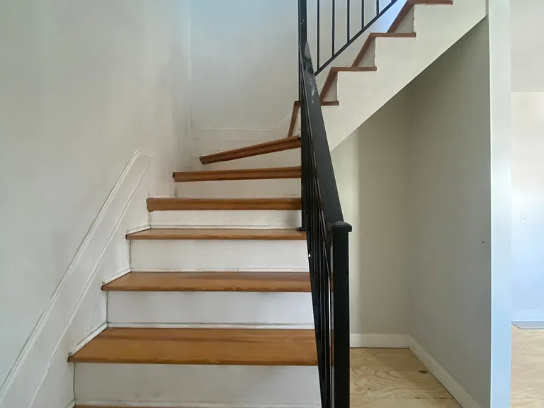 334 Bond St #2E — Photo 6