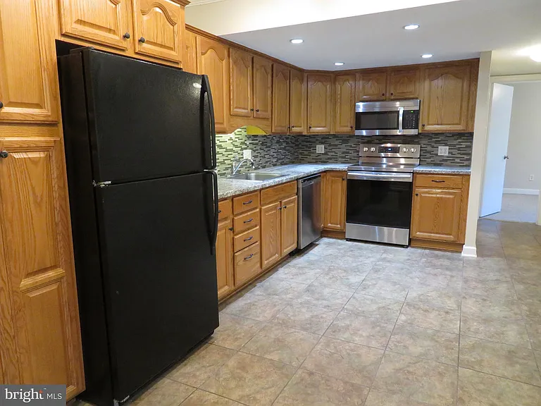 126 Berwick Pl #23B — Photo 6