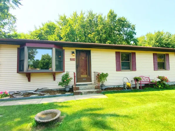 704 S 22nd St, Chesterton, IN 46304