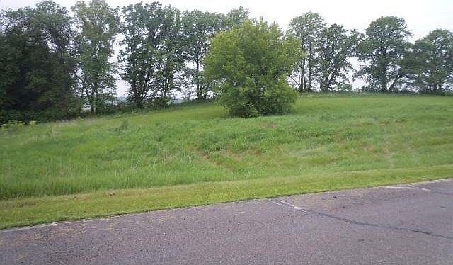 2nd image of 411 Singing Hills Dr SE