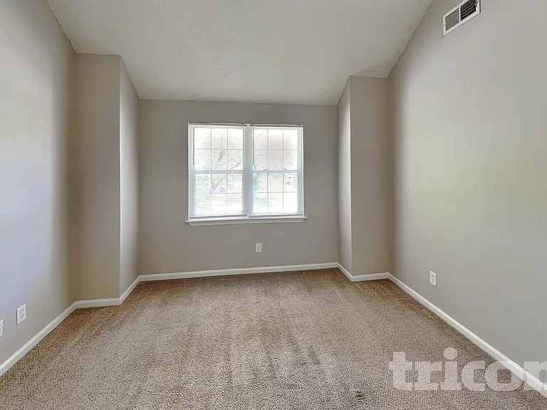 235 Chattaroy Dr — Photo 7