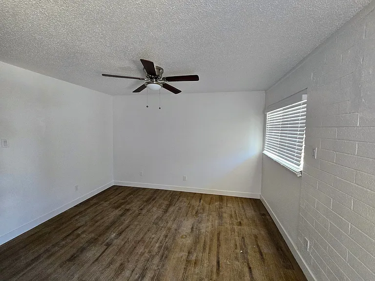 5623 W Myrtle Ave — Photo 12